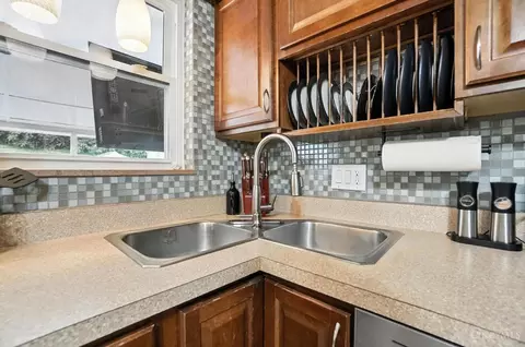 Kitchen - 1707 Krylon Dr, Reading, OH 45215 photo 4 of 5
