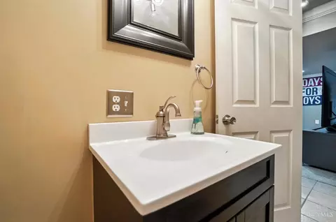 Bath - 1707 Krylon Dr, Reading, OH 45215 photo 5 of 6