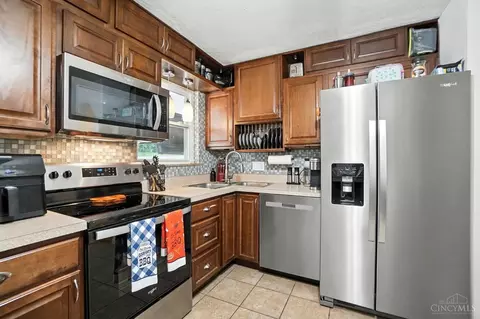 Kitchen - 1707 Krylon Dr, Reading, OH 45215 photo 2 of 5