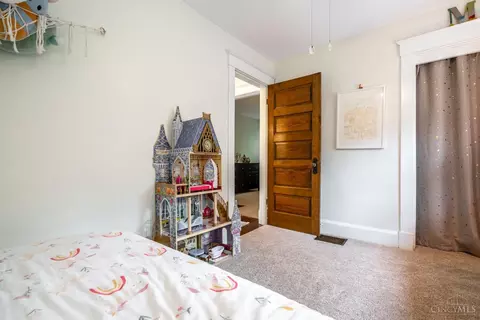 Bedroom - 3655 Stettinius Ave, Cincinnati, OH 45208 photo 5 of 6