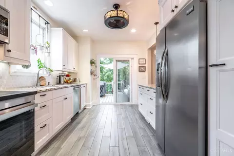 Kitchen - 3655 Stettinius Ave, Cincinnati, OH 45208 photo 5 of 6
