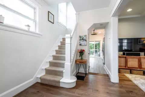 Entry Way - 3655 Stettinius Ave, Cincinnati, OH 45208 photo 2 of 2