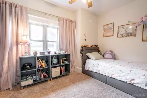 Bedroom - 3655 Stettinius Ave, Cincinnati, OH 45208 photo 4 of 6