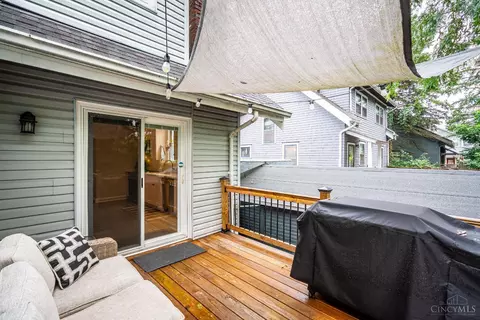 Exterior - 3655 Stettinius Ave, Cincinnati, OH 45208 photo 9 of 10