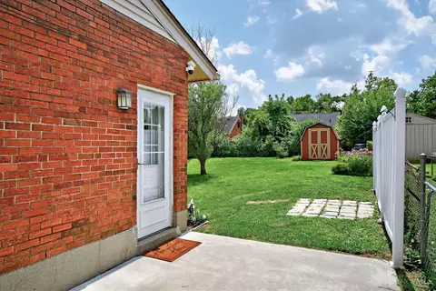 Exterior - 2573 Adams Rd, Cincinnati, OH 45231 photo 5 of 10