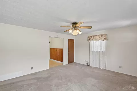 Living - 2573 Adams Rd, Cincinnati, OH 45231 photo 3 of 3