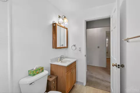 Bath - 2573 Adams Rd, Cincinnati, OH 45231 photo 2 of 2