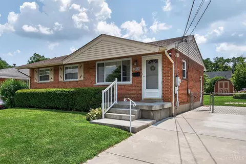 Exterior - 2573 Adams Rd, Cincinnati, OH 45231 photo 2 of 10