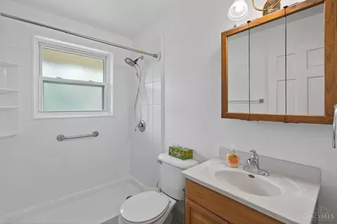 Bath - 2573 Adams Rd, Cincinnati, OH 45231 photo 1 of 2