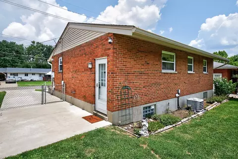 Exterior - 2573 Adams Rd, Cincinnati, OH 45231 photo 6 of 10