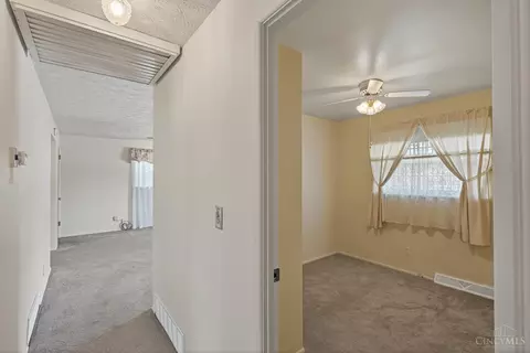 Entry Way - 2573 Adams Rd, Cincinnati, OH 45231 photo 3 of 3