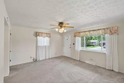Living - 2573 Adams Rd, Cincinnati, OH 45231 photo 2 of 3