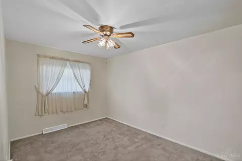 Bedroom - 2573 Adams Rd, Cincinnati, OH 45231 photo 3 of 8