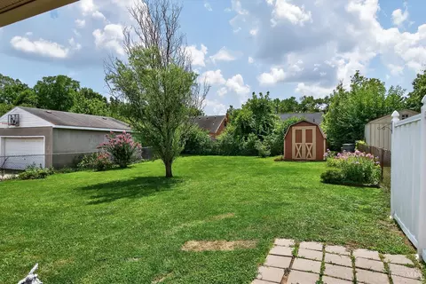 Exterior - 2573 Adams Rd, Cincinnati, OH 45231 photo 7 of 10