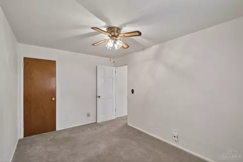 Bedroom - 2573 Adams Rd, Cincinnati, OH 45231 photo 5 of 8