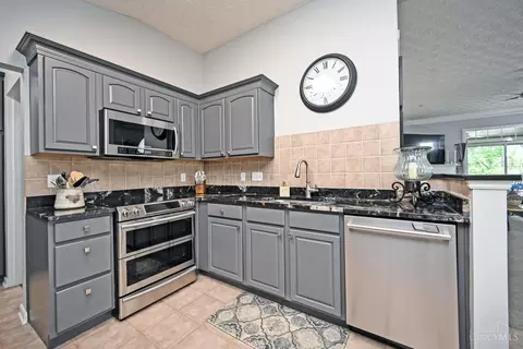 Kitchen - 4154 Fieldsedge Dr, Mason, OH 45040 photo 2 of 8