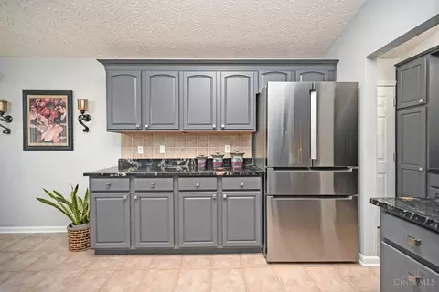 Kitchen - 4154 Fieldsedge Dr, Mason, OH 45040 photo 5 of 8