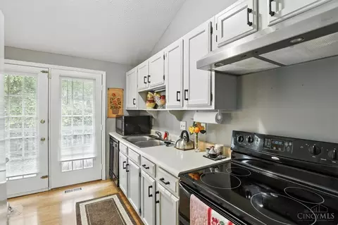 Kitchen - 9114 Fields Dr, Mason, OH 45040 photo 2 of 2