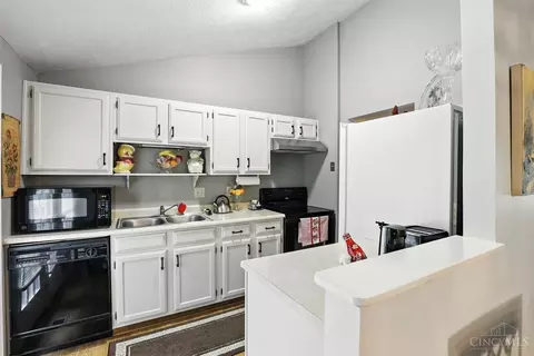 Kitchen - 9114 Fields Dr, Mason, OH 45040 photo 1 of 2