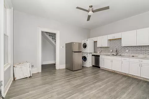 Kitchen - 924 Findlay St, Cincinnati, OH 45214 photo 1 of 2