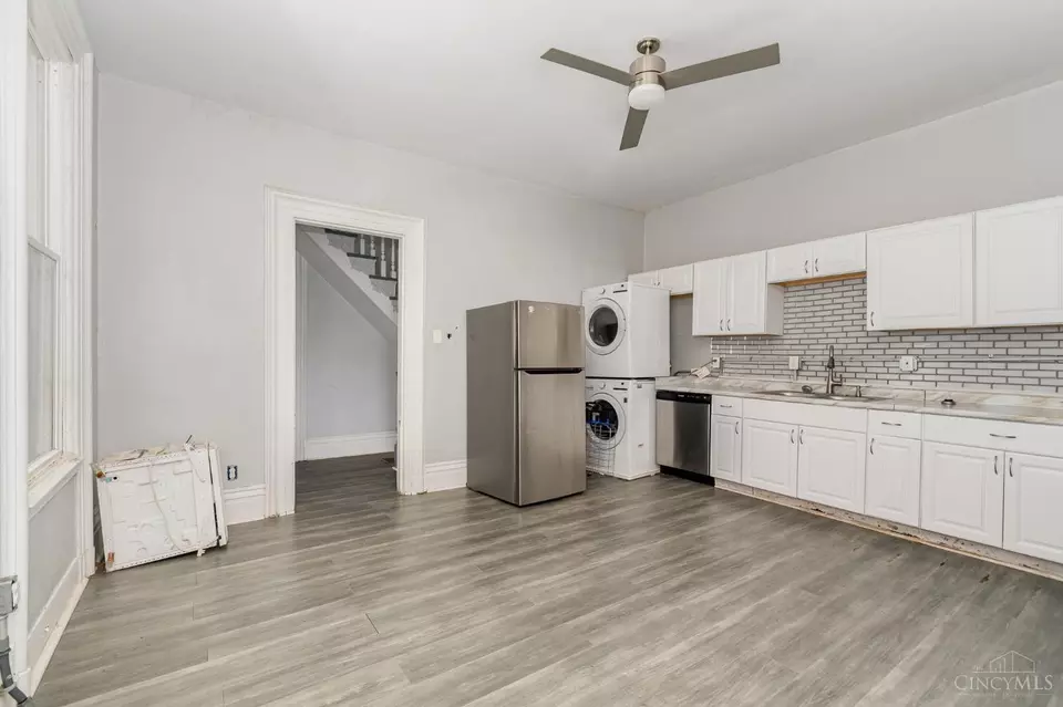 Kitchen - 924 Findlay St, Cincinnati, OH 45214 photo 1 of 2