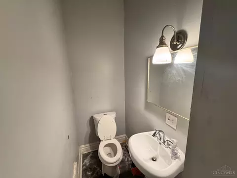 Bath - 924 Findlay St, Cincinnati, OH 45214 photo 1 of 4