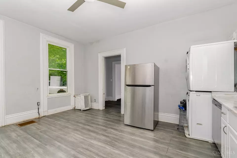 Kitchen - 924 Findlay St, Cincinnati, OH 45214 photo 2 of 2