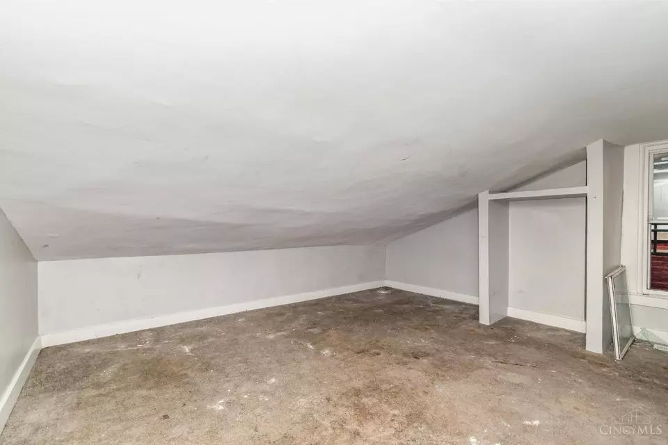 Bedroom - 924 Findlay St, Cincinnati, OH 45214 photo 1 of 3