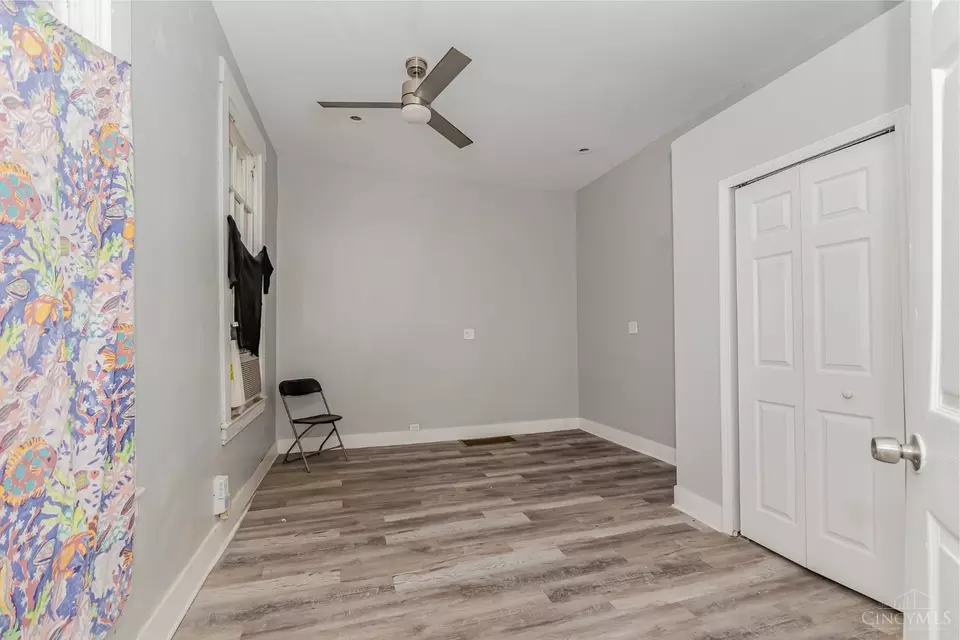 Bedroom - 924 Findlay St, Cincinnati, OH 45214 photo 3 of 3