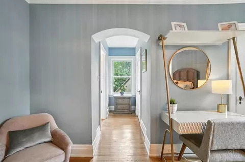 Entry Way - 6468 Ridge Rd, Cincinnati, OH 45213 photo 6 of 8
