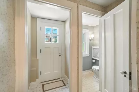 Entry Way - 6468 Ridge Rd, Cincinnati, OH 45213 photo 3 of 8