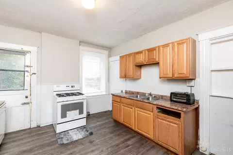 Kitchen - 276 Emming St, Cincinnati, OH 45219 photo 3 of 3