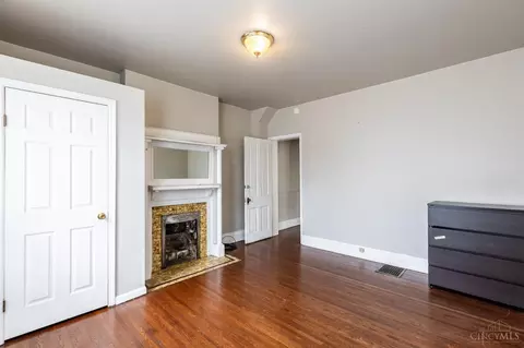 Bedroom - 276 Emming St, Cincinnati, OH 45219 photo 6 of 7
