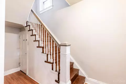 Entry Way - 276 Emming St, Cincinnati, OH 45219 photo 2 of 4