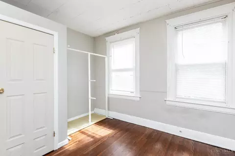 Bedroom - 276 Emming St, Cincinnati, OH 45219 photo 3 of 7
