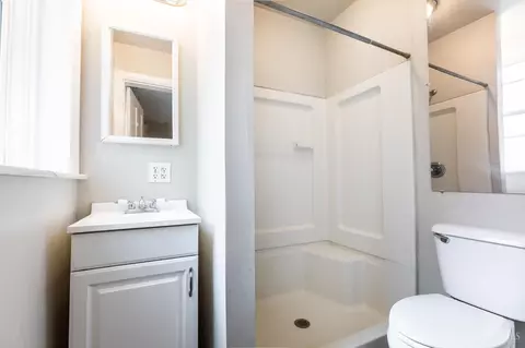 Bath - 276 Emming St, Cincinnati, OH 45219 photo 1 of 1