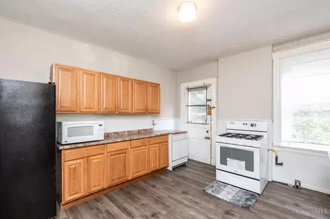 Kitchen - 276 Emming St, Cincinnati, OH 45219 photo 1 of 3