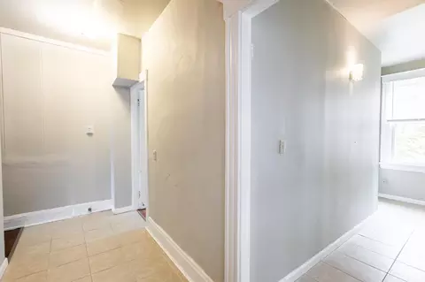 Entry Way - 276 Emming St, Cincinnati, OH 45219 photo 4 of 4