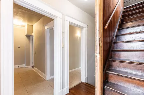 Entry Way - 276 Emming St, Cincinnati, OH 45219 photo 3 of 4