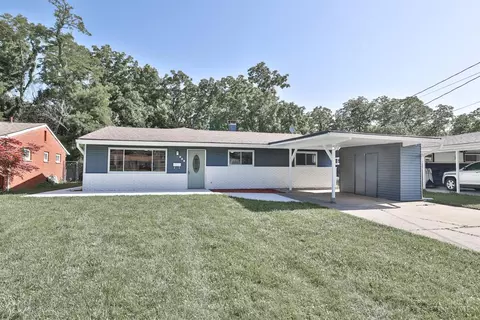 958 Hollytree Dr, Cincinnati, OH 45231