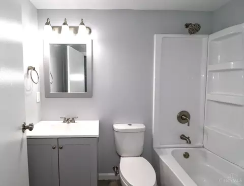 Bath - 6500 Amber Ct, Mason, OH 45040 photo 2 of 4