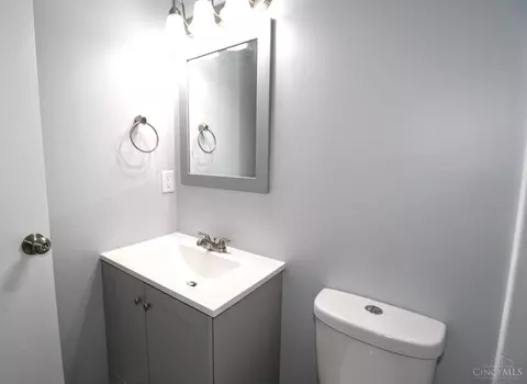 Bath - 6500 Amber Ct, Mason, OH 45040 photo 3 of 4