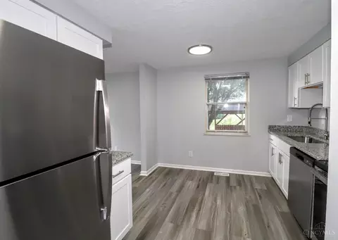 Kitchen - 6500 Amber Ct, Mason, OH 45040 photo 5 of 6