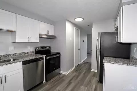 Kitchen - 6500 Amber Ct, Mason, OH 45040 photo 3 of 6