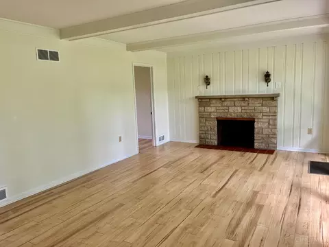 Living - 2035 Miles Rd, Cincinnati, OH 45231 photo 2 of 3