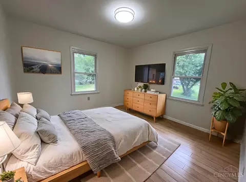 Bedroom - 2035 Miles Rd, Cincinnati, OH 45231 photo 2 of 2