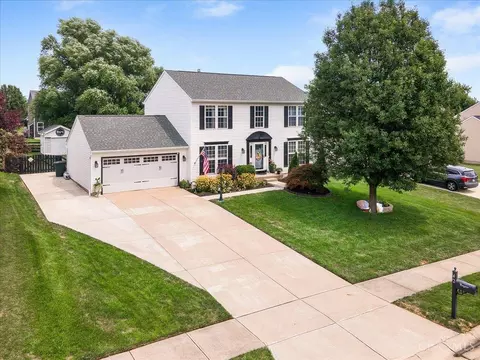 42 Ridge Wood Dr, Monroe, OH 45050