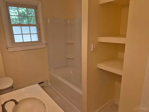 Bath - 406 North St, Georgetown, OH 45121 photo 2 of 4