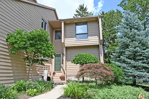 40 Carpenters Rdg, Blue Ash, OH 45241