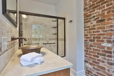 Bath - 1109 Fuller St, Cincinnati, OH 45202 photo 2 of 5